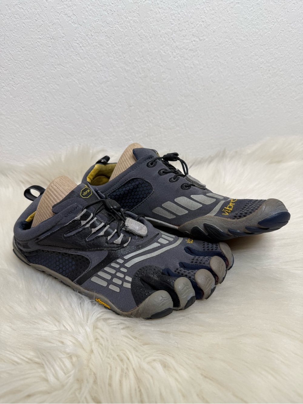 Vibram FiveFingers Men’s KomodoSport LS Toe Footwear